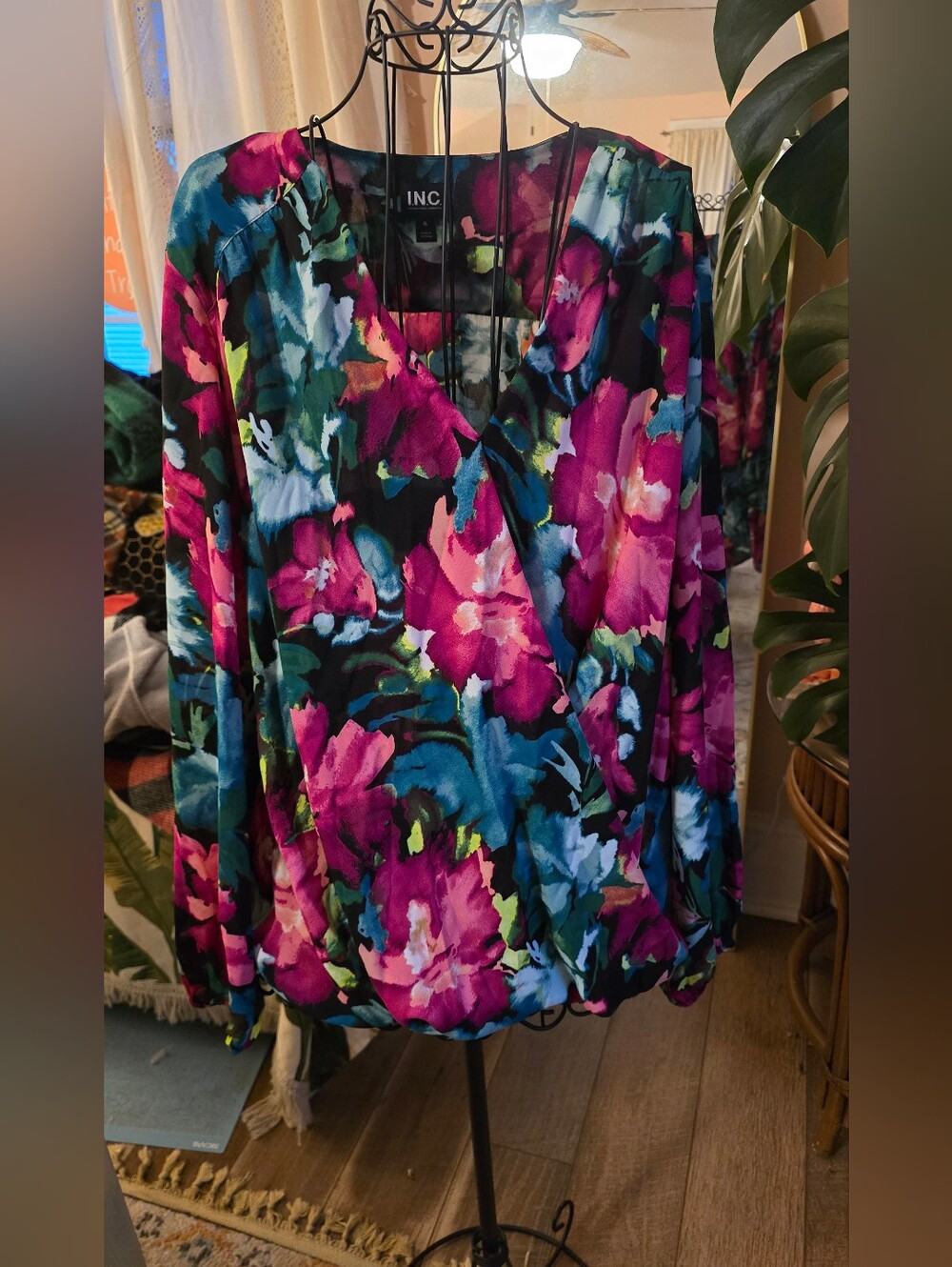 INC International Concepts Vibrant Floral Surplice Bubble Hem Blouse XL